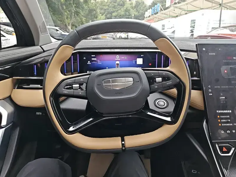 2023 Geely Boyue L с пробегом 20 700 км