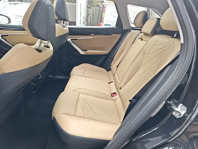 2023 Geely Boyue L с пробегом 20 700 км