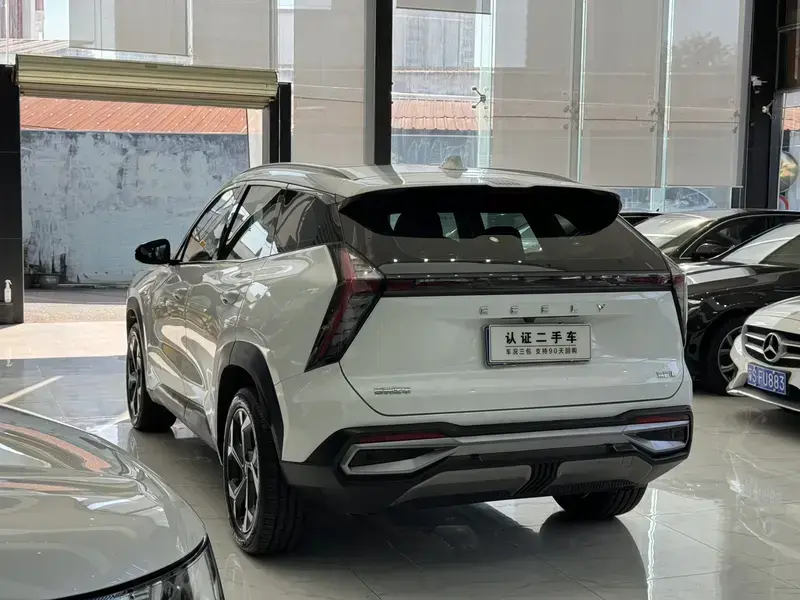 2023 Geely Boyue L с пробегом 17 400 км