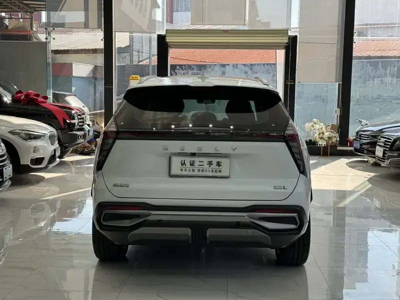 2023 Geely Boyue L с пробегом 17 400 км