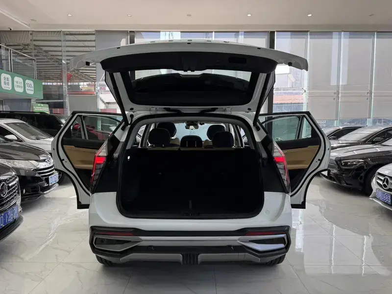 2023 Geely Boyue L с пробегом 17 400 км