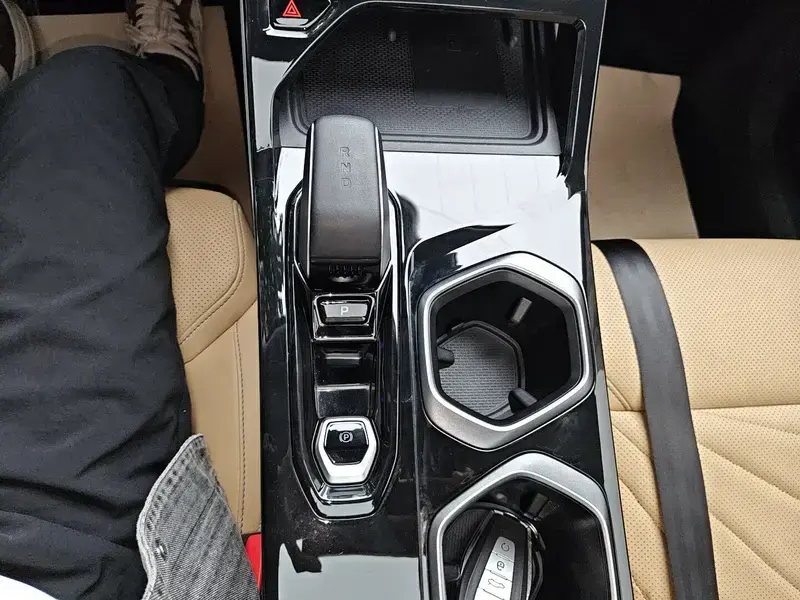 2023 Geely Boyue L с пробегом 27 800 км