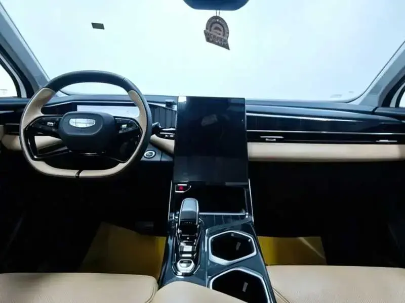 2023 Geely Boyue L с пробегом 51 000 км