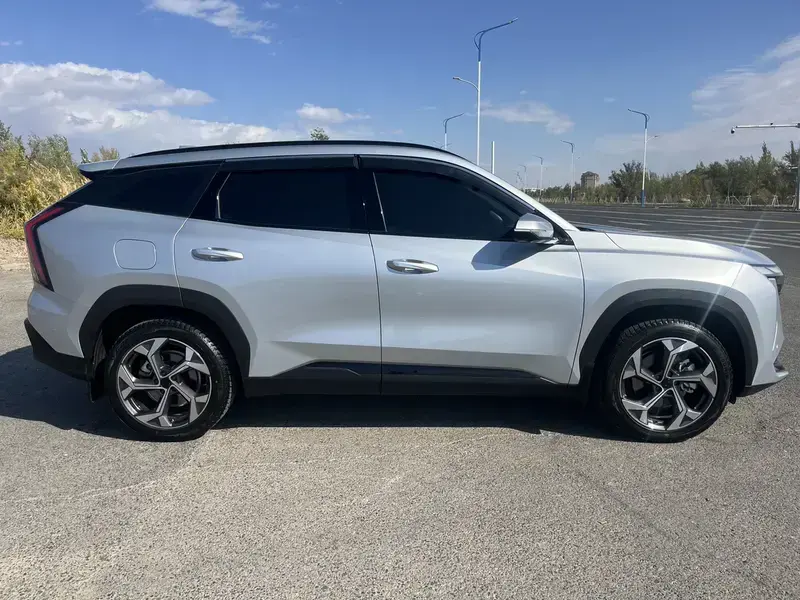 2023 Geely Boyue L с пробегом 11 000 км