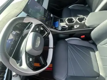 2023 Geely Boyue L с пробегом 11 000 км