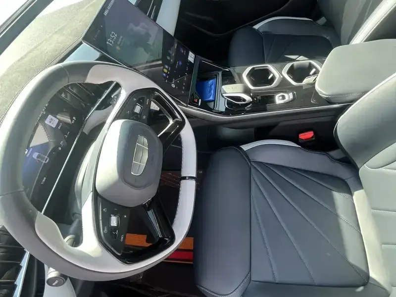 2023 Geely Boyue L с пробегом 11 000 км