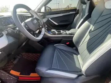 2023 Geely Boyue L с пробегом 11 000 км