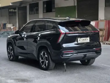2023 Geely Boyue L с пробегом 18 000 км