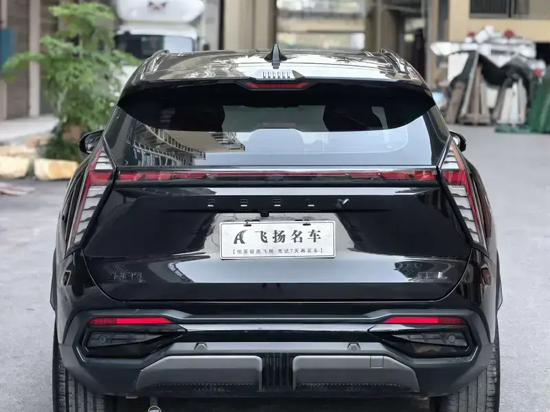 2023 Geely Boyue L с пробегом 18 000 км