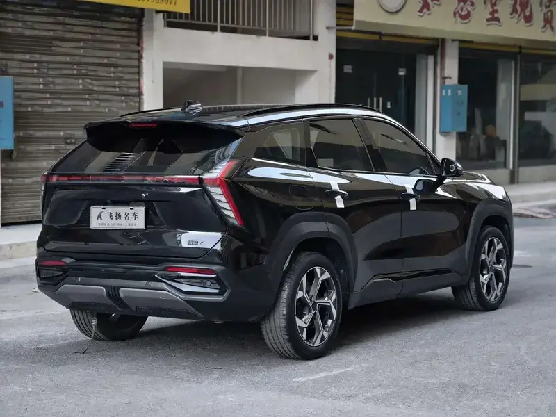 2023 Geely Boyue L с пробегом 18 000 км