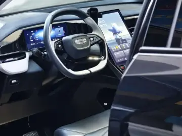 2023 Geely Boyue L с пробегом 18 000 км