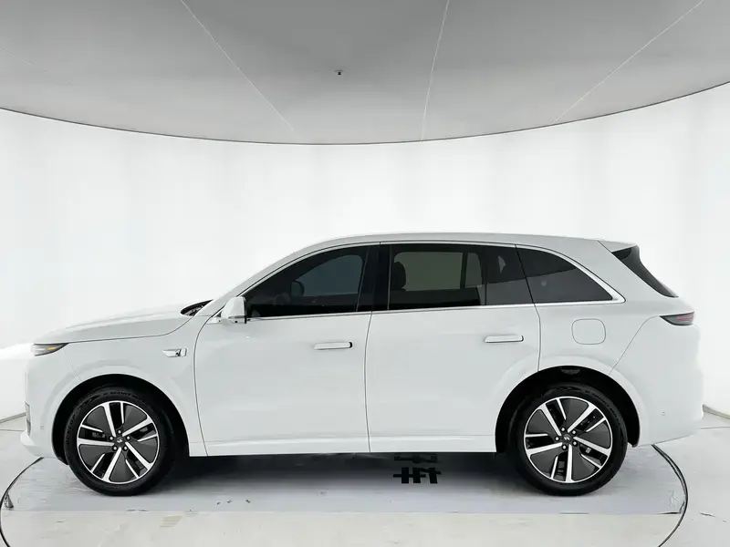 2024 Li Auto (Lixiang) L6 с пробегом 5 000 км
