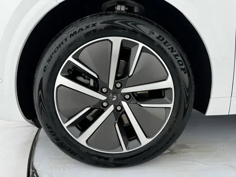 2024 Li Auto (Lixiang) L6 с пробегом 5 000 км