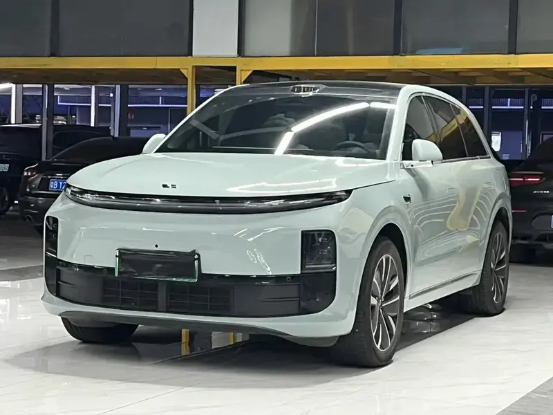 2025 Li Auto (Lixiang) L6 с пробегом 20 000 км