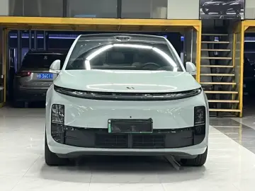 2025 Li Auto (Lixiang) L6 с пробегом 20 000 км