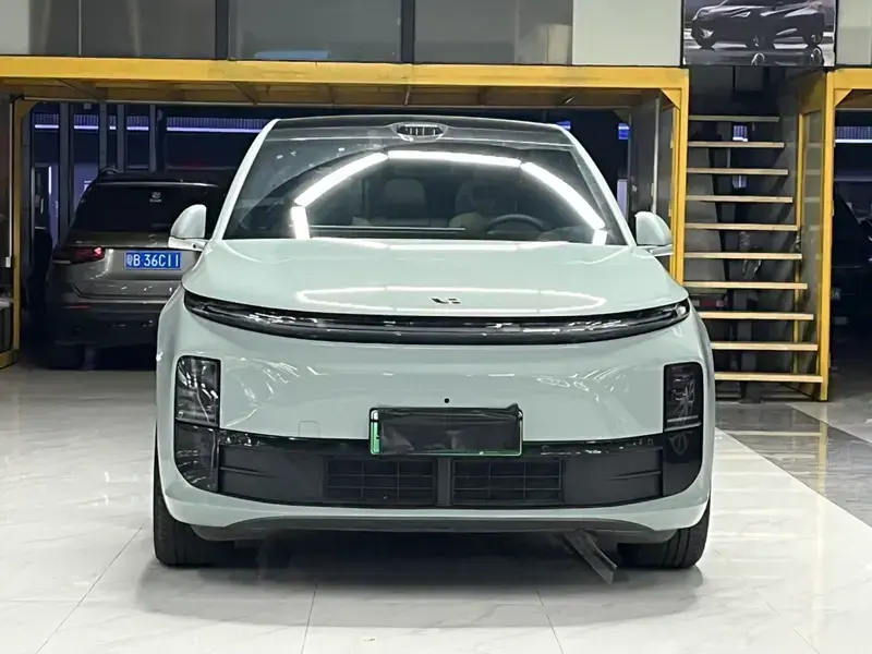2025 Li Auto (Lixiang) L6 с пробегом 20 000 км