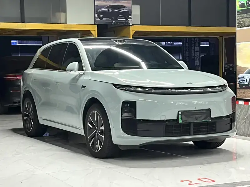 2025 Li Auto (Lixiang) L6 с пробегом 20 000 км
