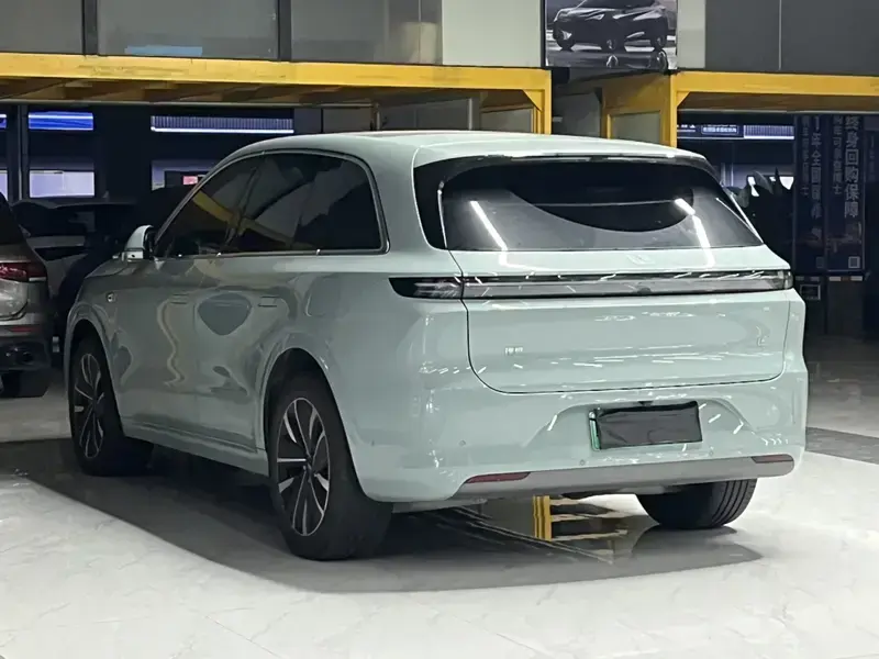 2025 Li Auto (Lixiang) L6 с пробегом 20 000 км