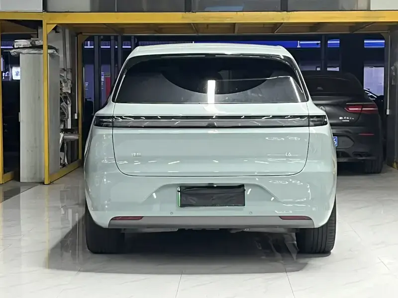 2025 Li Auto (Lixiang) L6 с пробегом 20 000 км