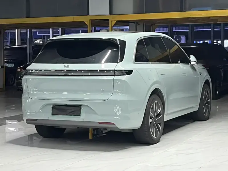 2025 Li Auto (Lixiang) L6 с пробегом 20 000 км