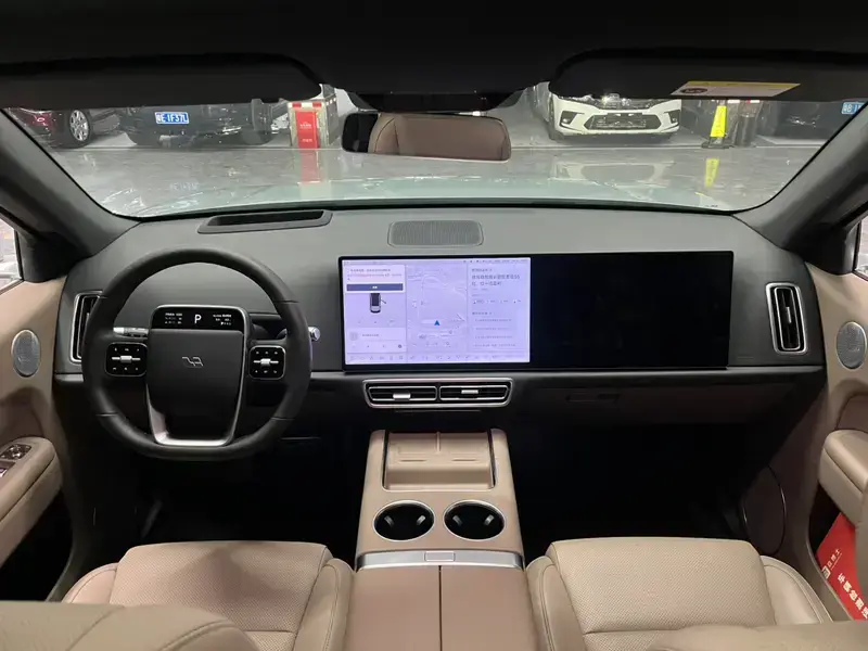 2025 Li Auto (Lixiang) L6 с пробегом 20 000 км