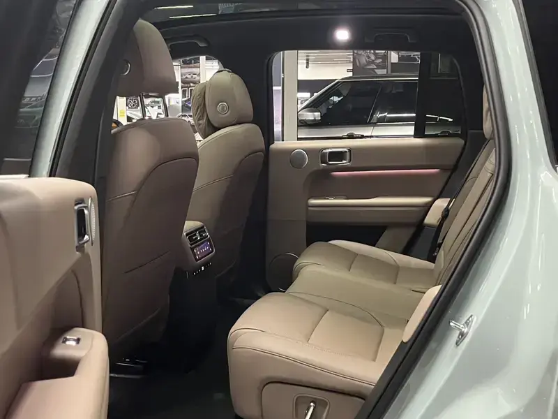 2025 Li Auto (Lixiang) L6 с пробегом 20 000 км