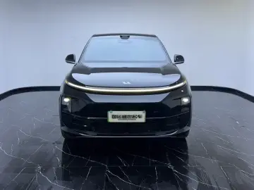 2025 Li Auto (Lixiang) L6 с пробегом 32 000 км