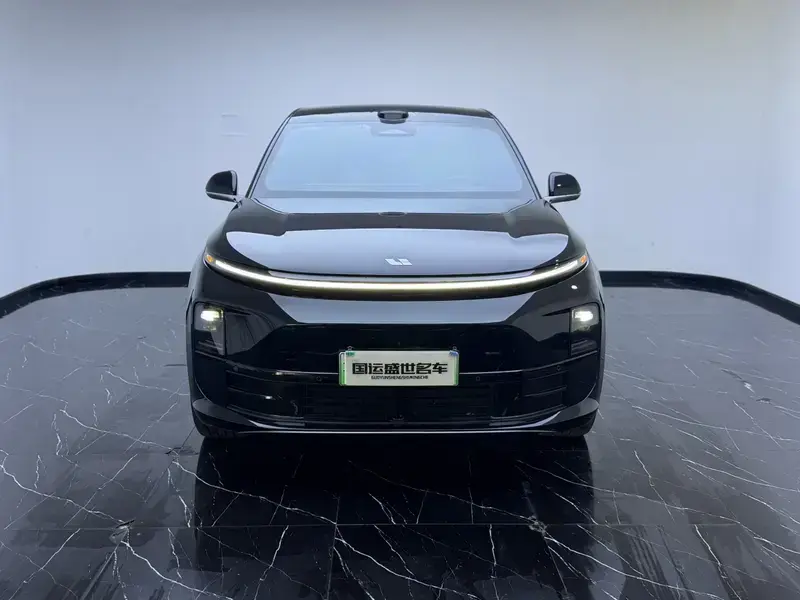 2025 Li Auto (Lixiang) L6 с пробегом 32 000 км