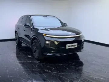 2025 Li Auto (Lixiang) L6 с пробегом 32 000 км