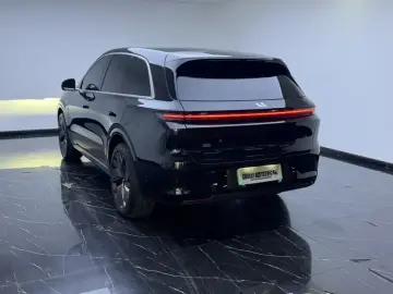 2025 Li Auto (Lixiang) L6 с пробегом 32 000 км