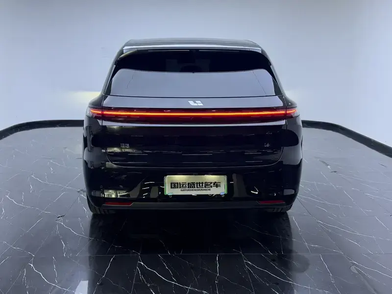 2025 Li Auto (Lixiang) L6 с пробегом 32 000 км