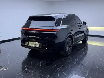 2025 Li Auto (Lixiang) L6 с пробегом 32 000 км