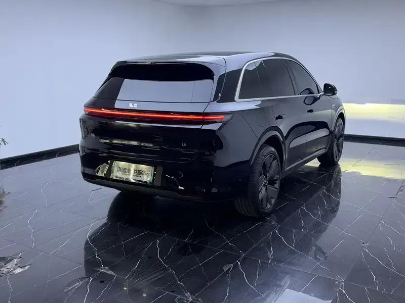 2025 Li Auto (Lixiang) L6 с пробегом 32 000 км