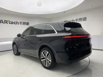 2024 Li Auto (Lixiang) L6 с пробегом 23 000 км
