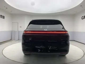 2024 Li Auto (Lixiang) L6 с пробегом 23 000 км
