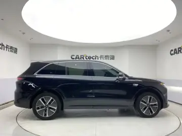 2024 Li Auto (Lixiang) L6 с пробегом 23 000 км