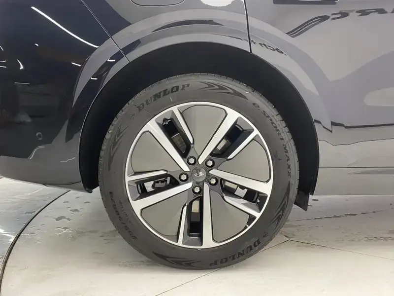 2024 Li Auto (Lixiang) L6 с пробегом 23 000 км