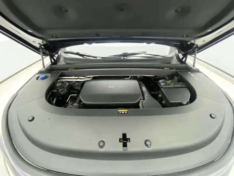 2024 Li Auto (Lixiang) L6 с пробегом 23 000 км