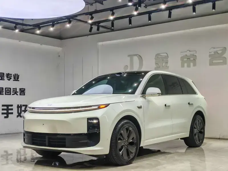 2025 Li Auto (Lixiang) L6 с пробегом 16 000 км