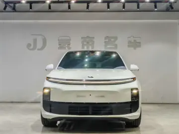 2025 Li Auto (Lixiang) L6 с пробегом 16 000 км