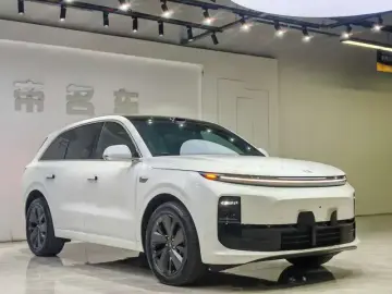 2025 Li Auto (Lixiang) L6 с пробегом 16 000 км