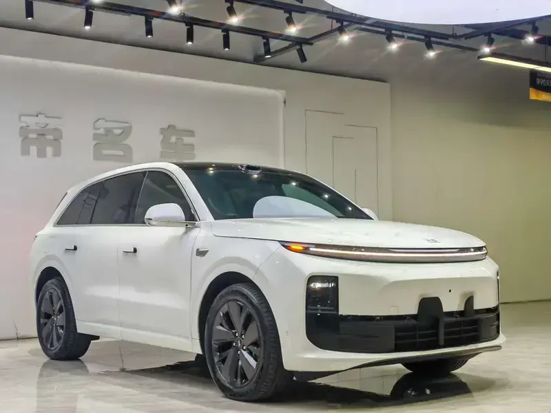 2025 Li Auto (Lixiang) L6 с пробегом 16 000 км