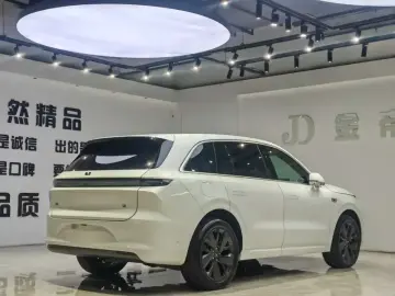 2025 Li Auto (Lixiang) L6 с пробегом 16 000 км