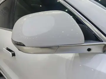 2025 Li Auto (Lixiang) L6 с пробегом 16 000 км