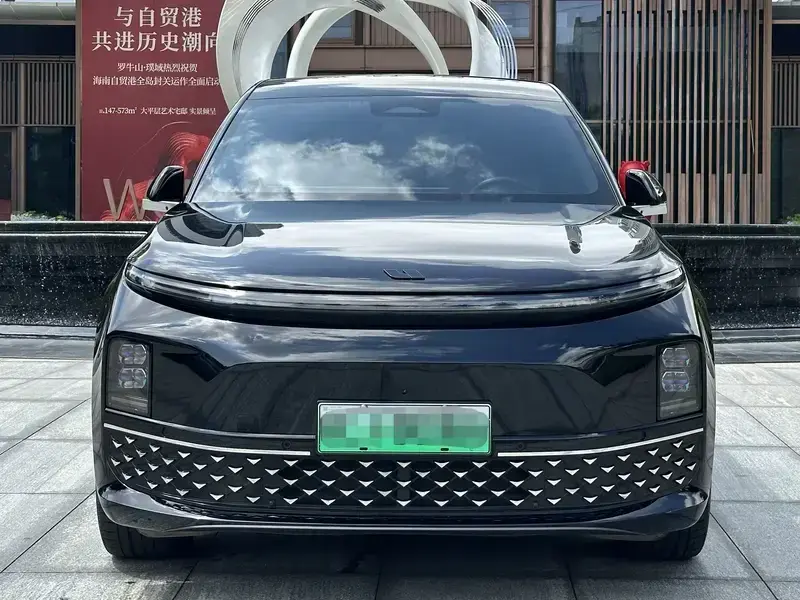 2024 Li Auto (Lixiang) L6 с пробегом 30 000 км