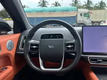 2024 Li Auto (Lixiang) L6 с пробегом 30 000 км