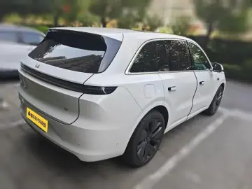2024 Li Auto (Lixiang) L6 с пробегом 21 300 км