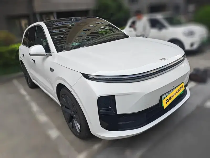 2024 Li Auto (Lixiang) L6 с пробегом 21 300 км