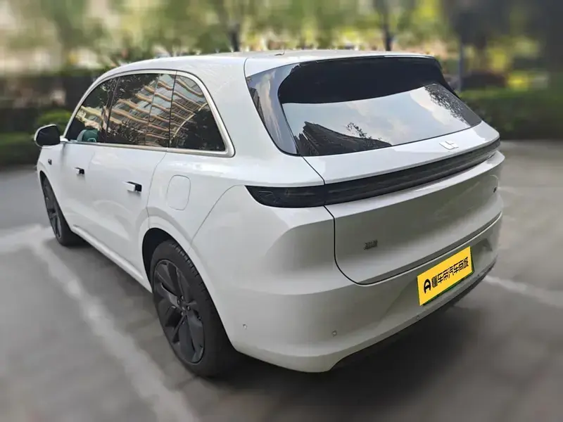 2024 Li Auto (Lixiang) L6 с пробегом 21 300 км