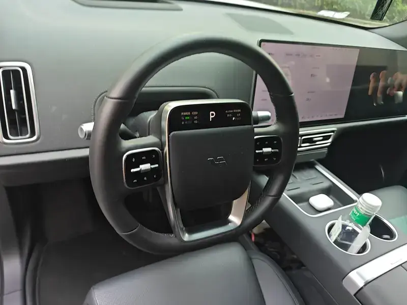 2024 Li Auto (Lixiang) L6 с пробегом 21 300 км